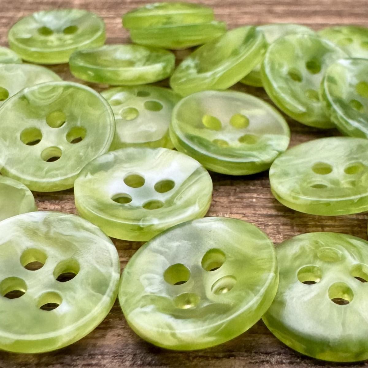 Bunli - DIY 10 Pack Green Beach Motif Button