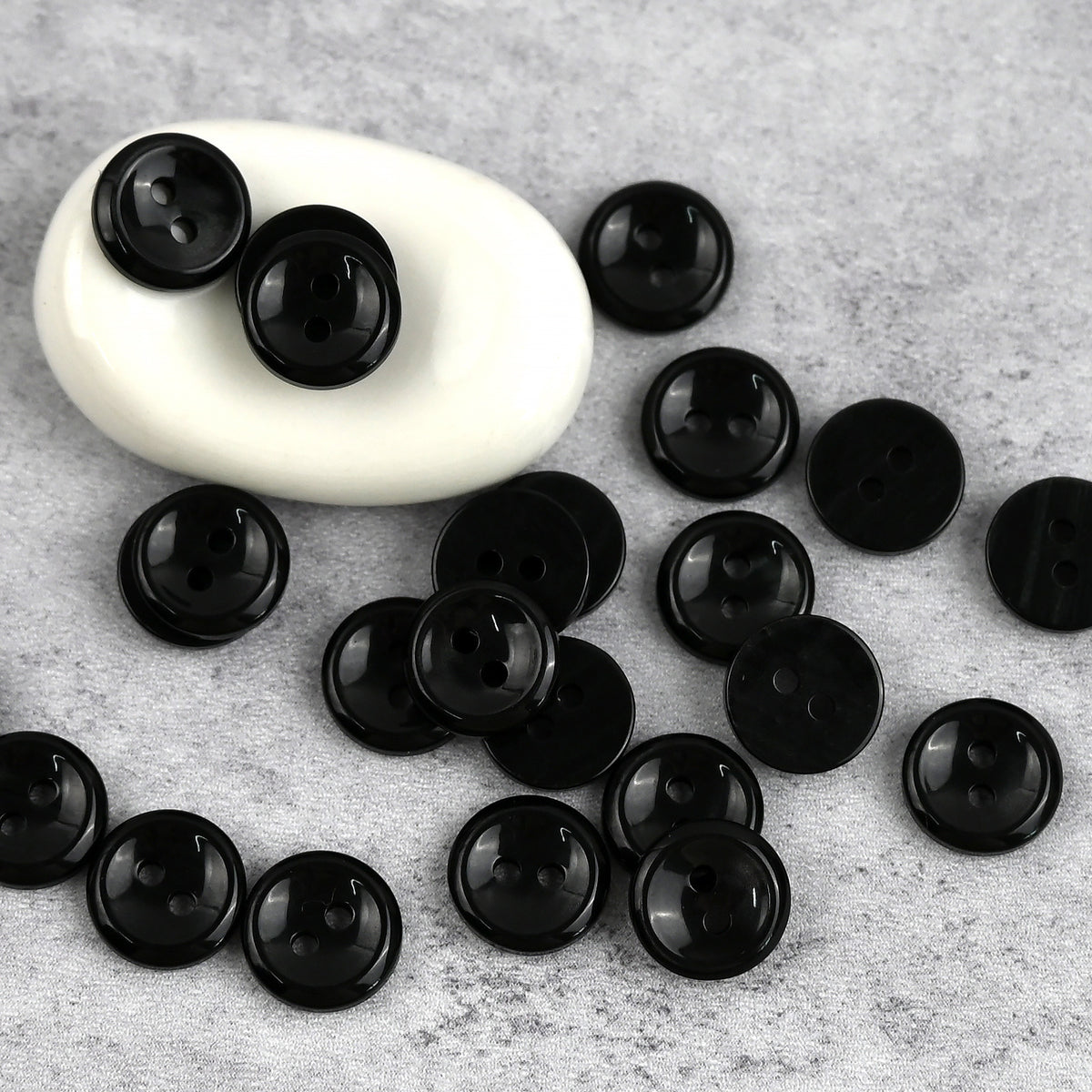 Bunli - DIY 10 Pack Glossy Round Two Hole Button