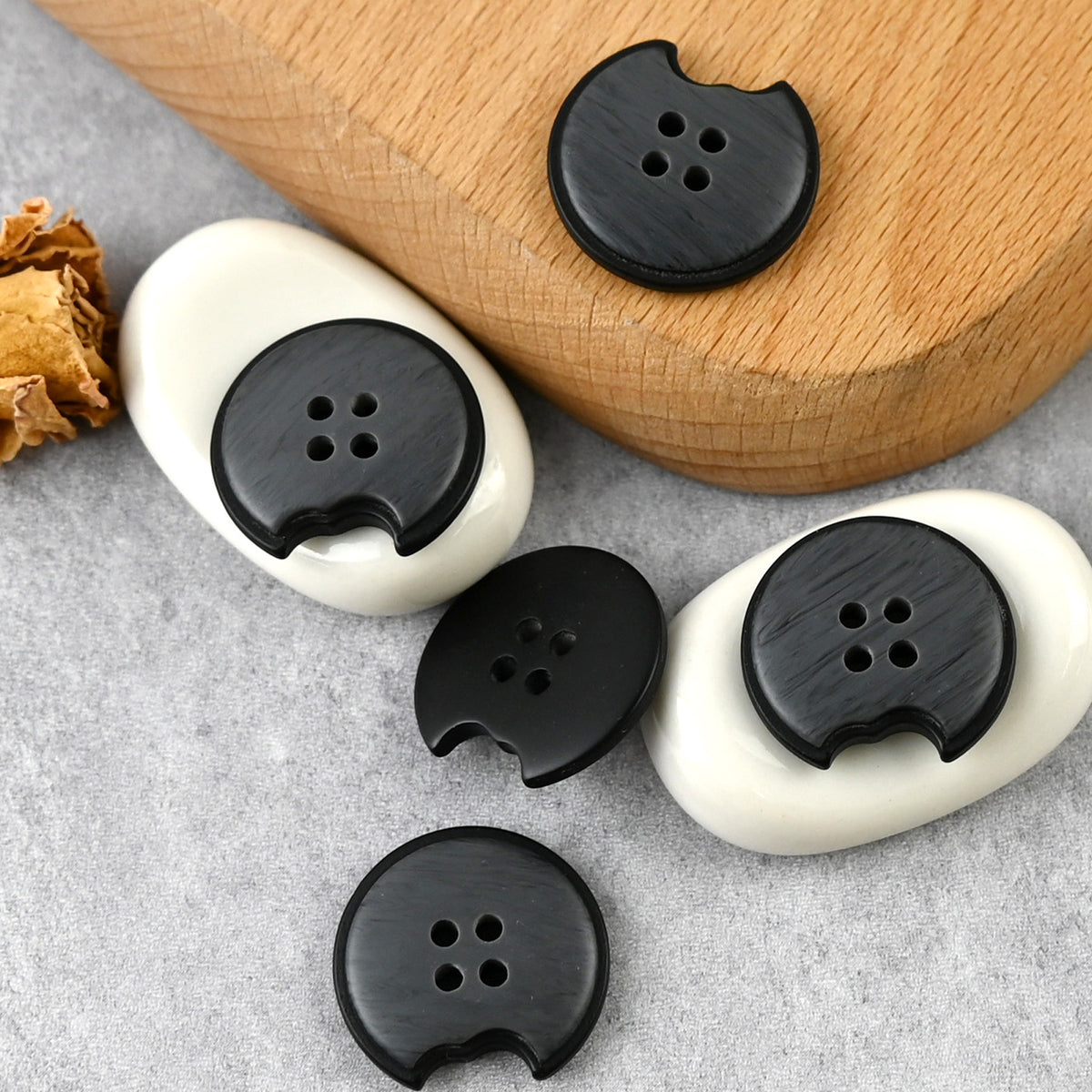 Bunli - DIY 10 Pack Notched Round Four Hole Button