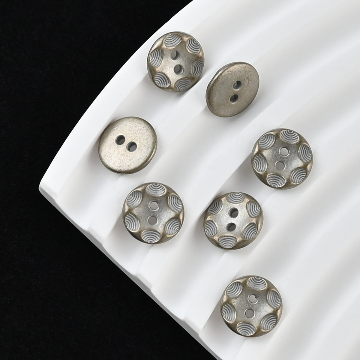 Bunli - DIY 10 Pack Scalloped Ripple Round Button