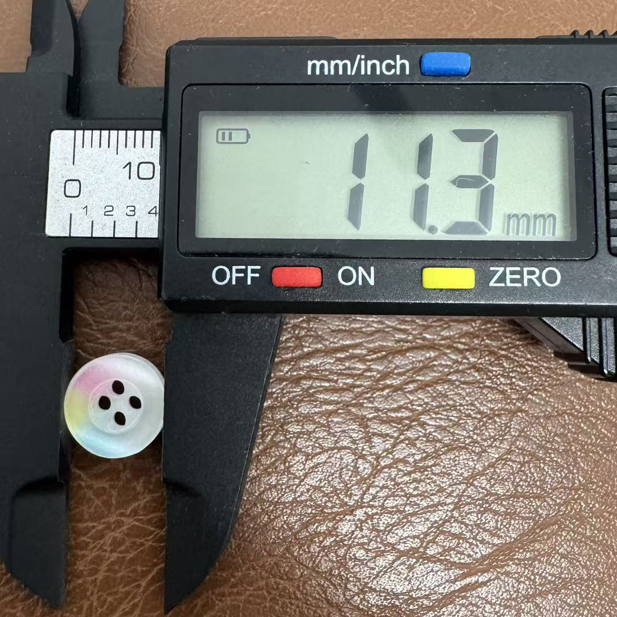 彩虹糖果色衬衫扣彩色童装DIY手工四孔树脂纽扣宽边彩珠装饰扣