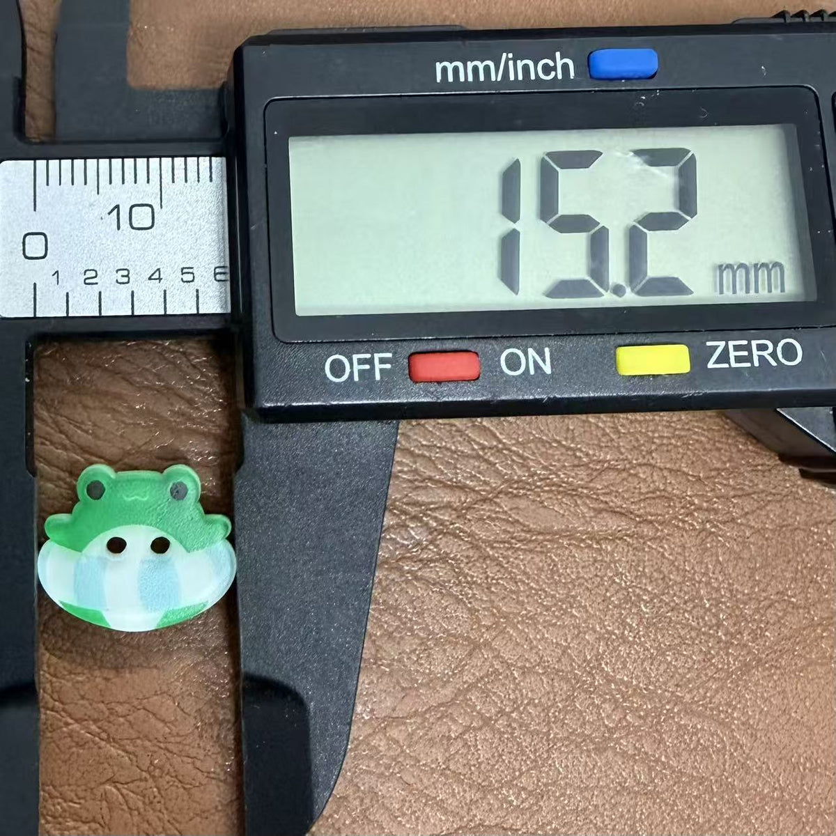 Bunli - DIY 10 Pack Happy Frog Two-Hole Button