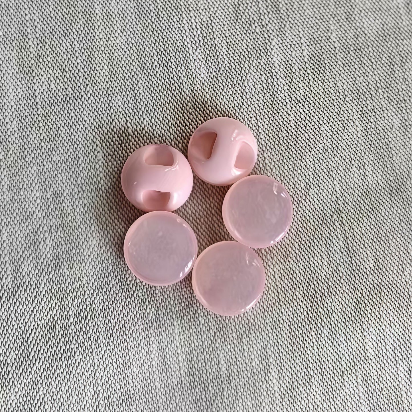 批发彩色珠光蘑菇扣树脂纽扣毛呢大衣扣子圆形小抛面暗脚手缝扣