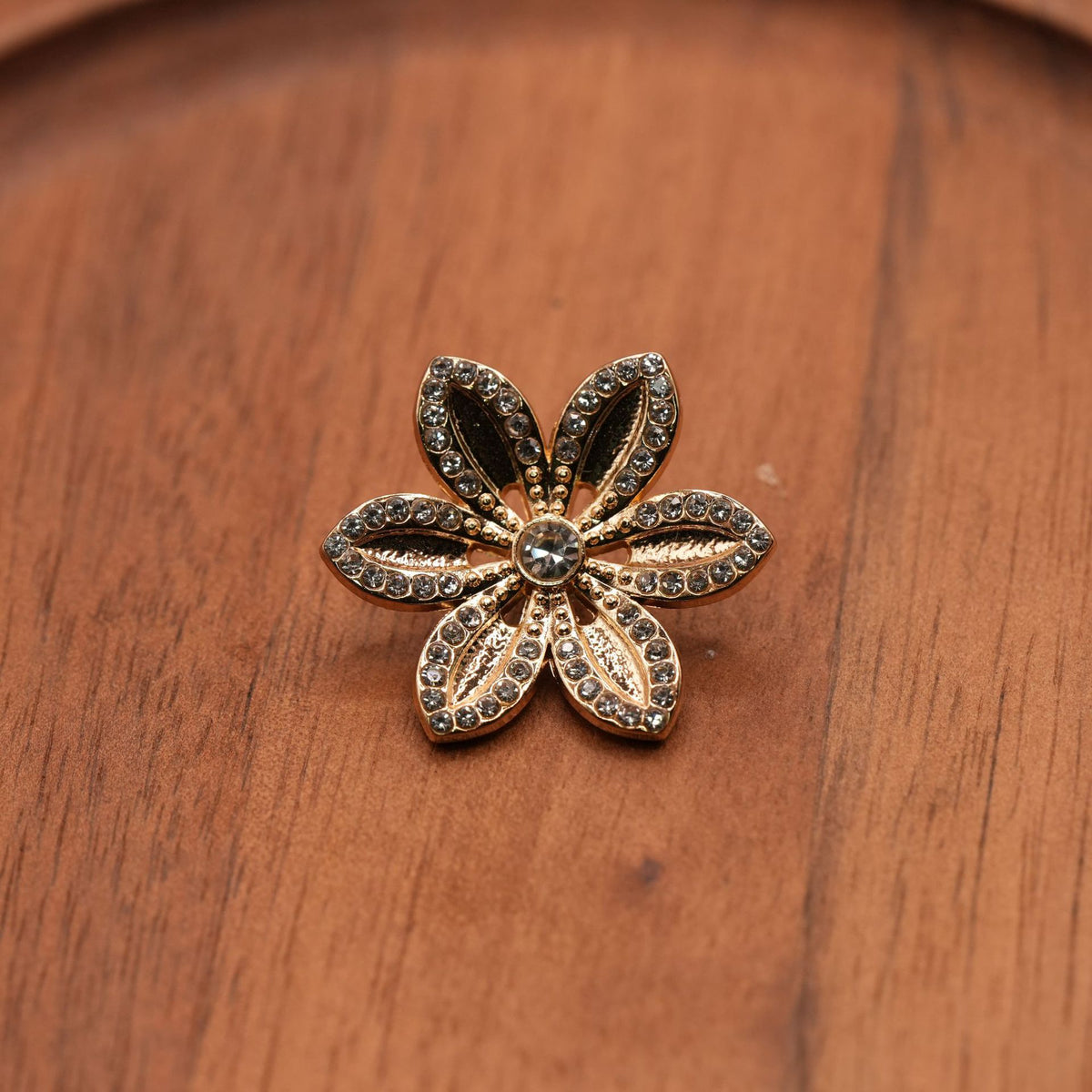 气质时尚大气镂空镶钻六叶花瓣装饰辅料外套大衣手缝扣子有脚纽扣