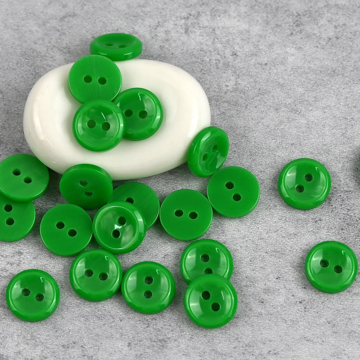 Bunli - DIY 10 Pack Glossy Round Two Hole Button