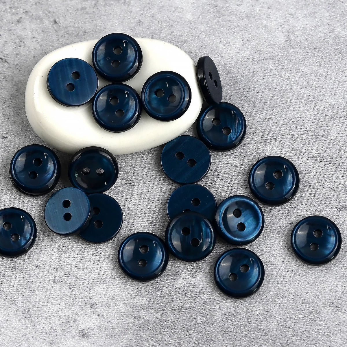 Bunli - DIY 10 Pack Glossy Round Two Hole Button