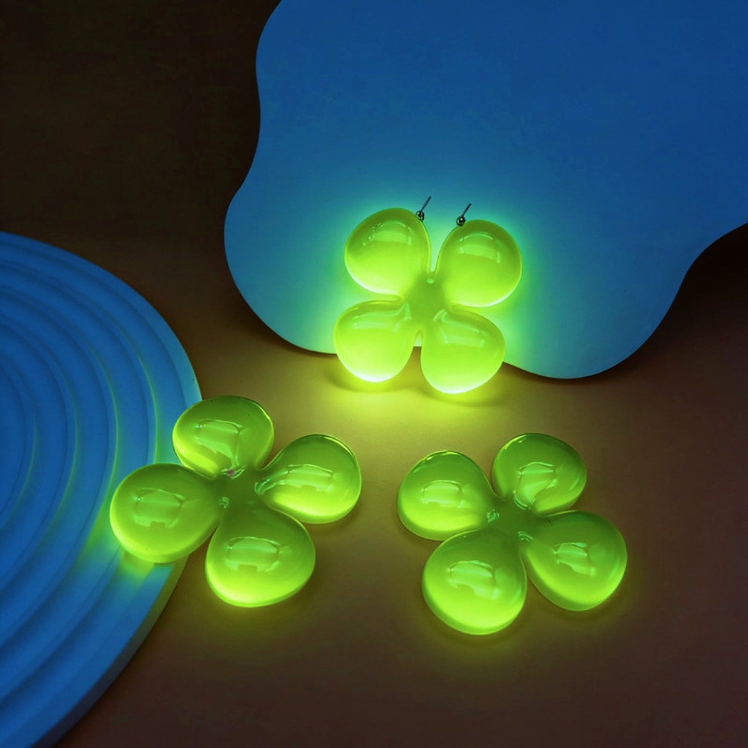 Chivy - DIY Glow in the Dark Clover Plastic Accessory