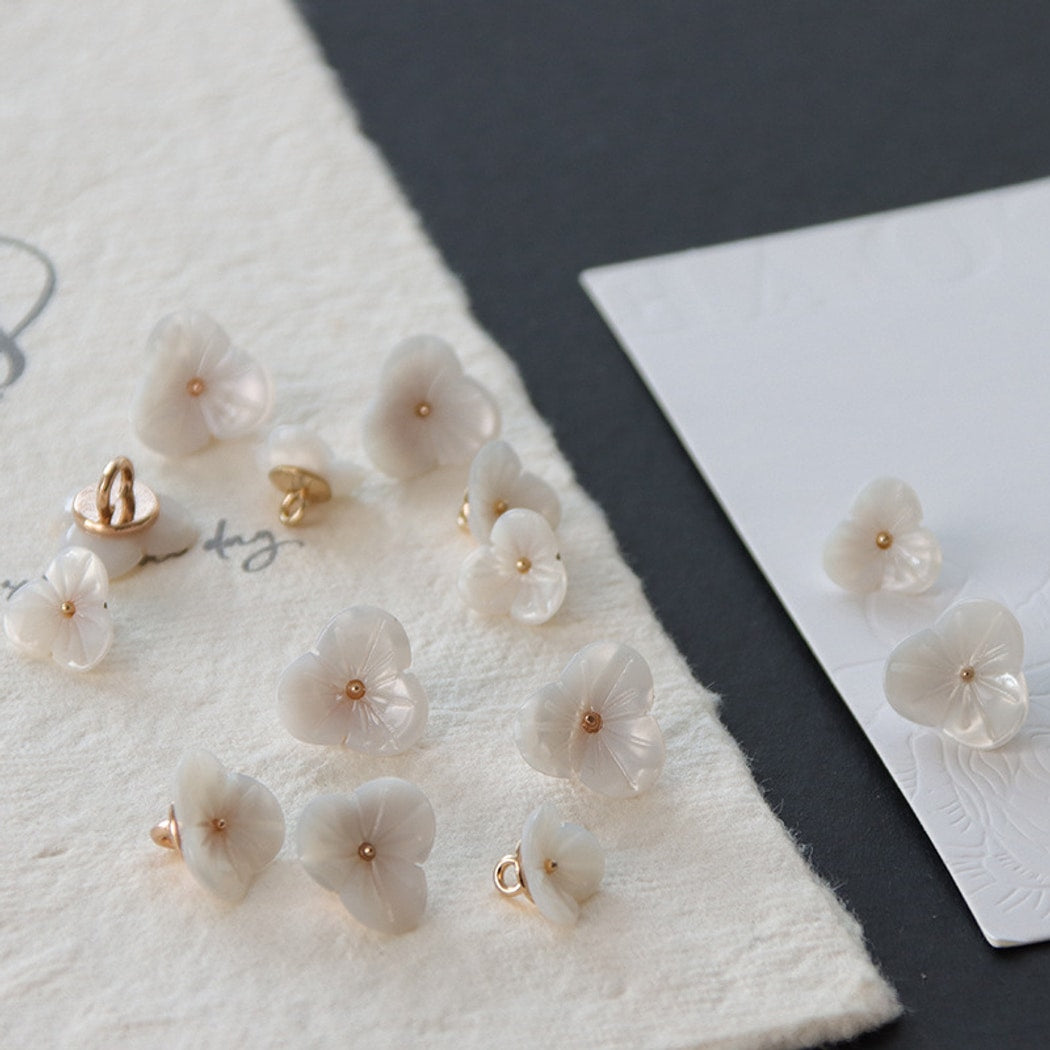 Bunli - DIY 10 Pack Delicate Flower Shank Button