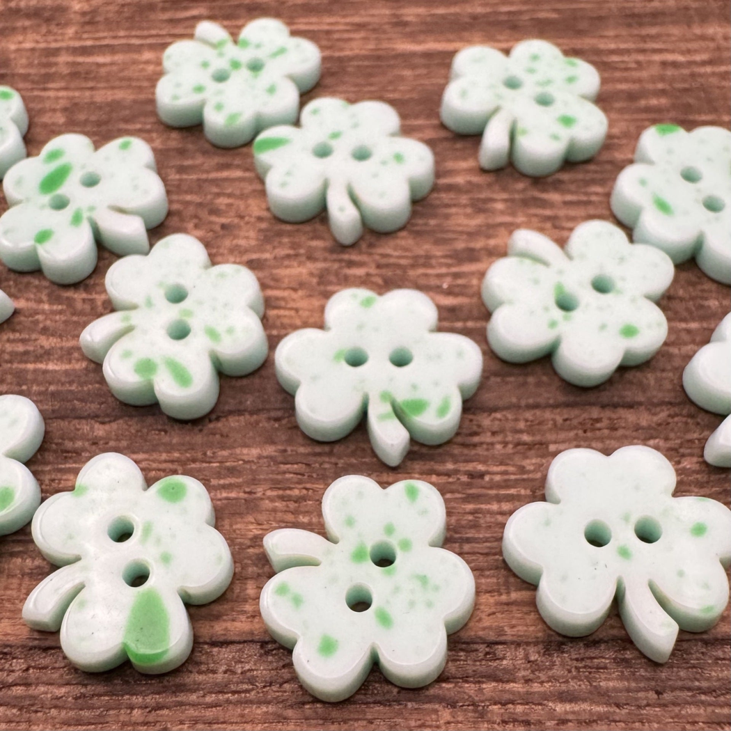 Bunli - DIY 10 Pack Green Speckled Clover Shape Button