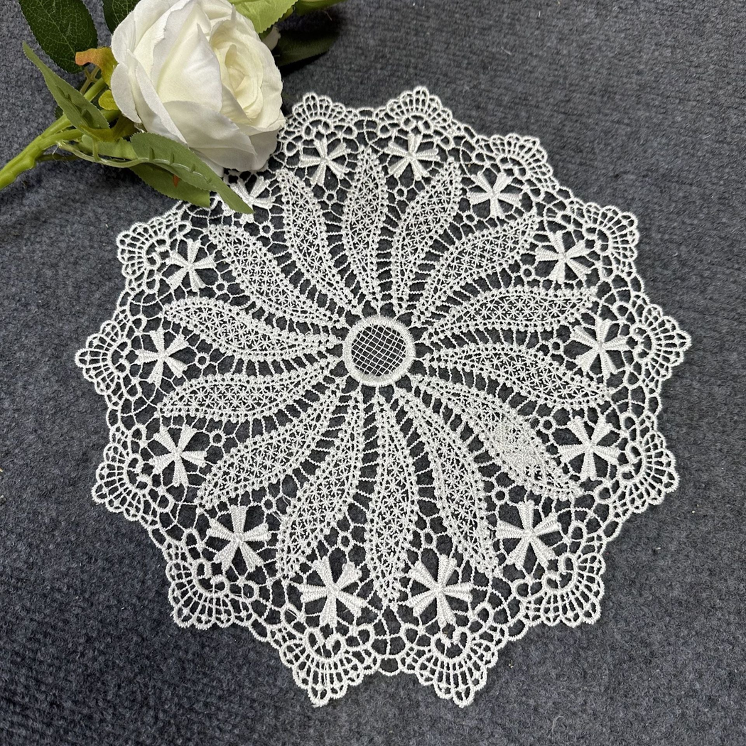 velin - white openwork round placemat staged product scene