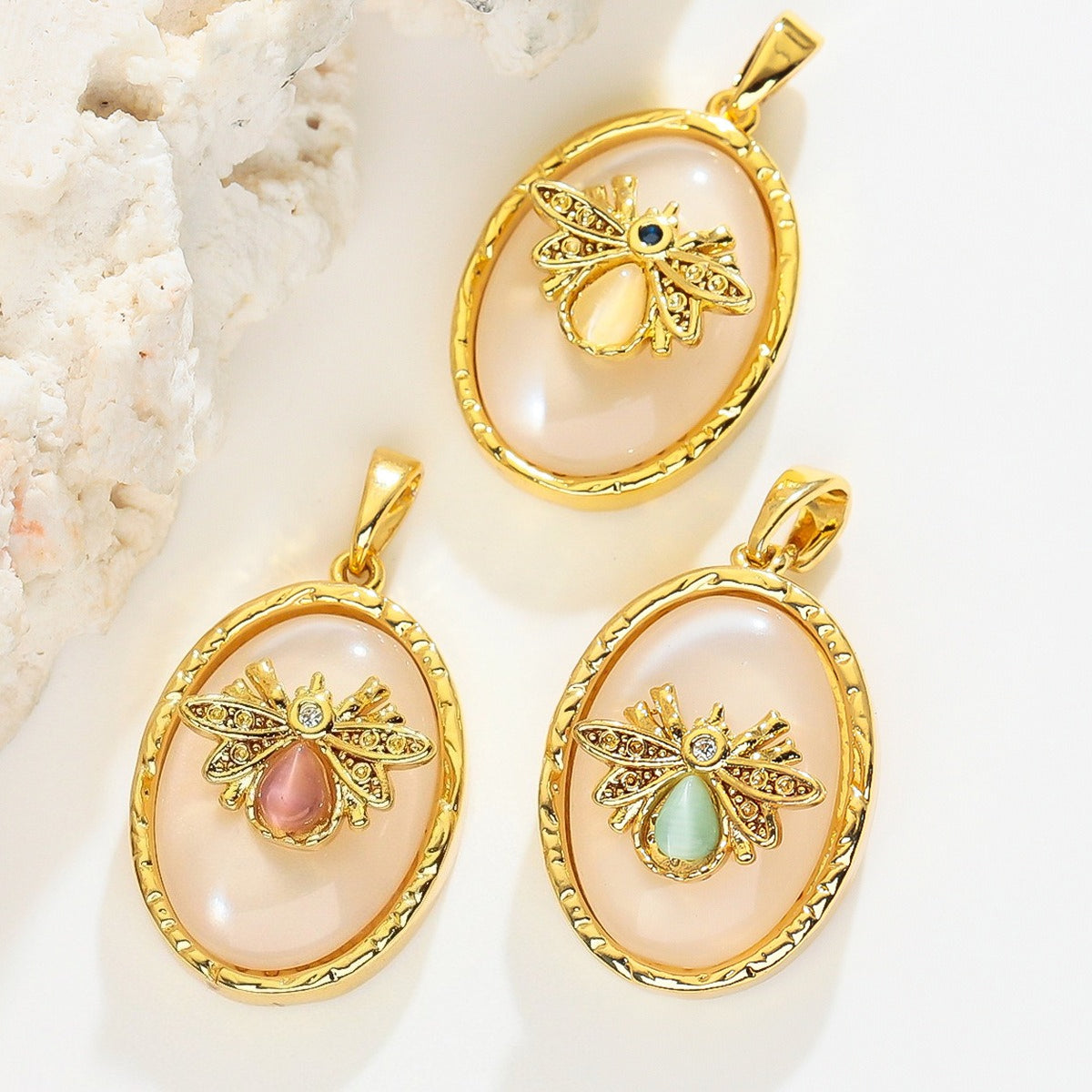 法式复古蜜蜂猫眼石吊坠 铜镀金保色饰品配件 diy 项链坠子批发