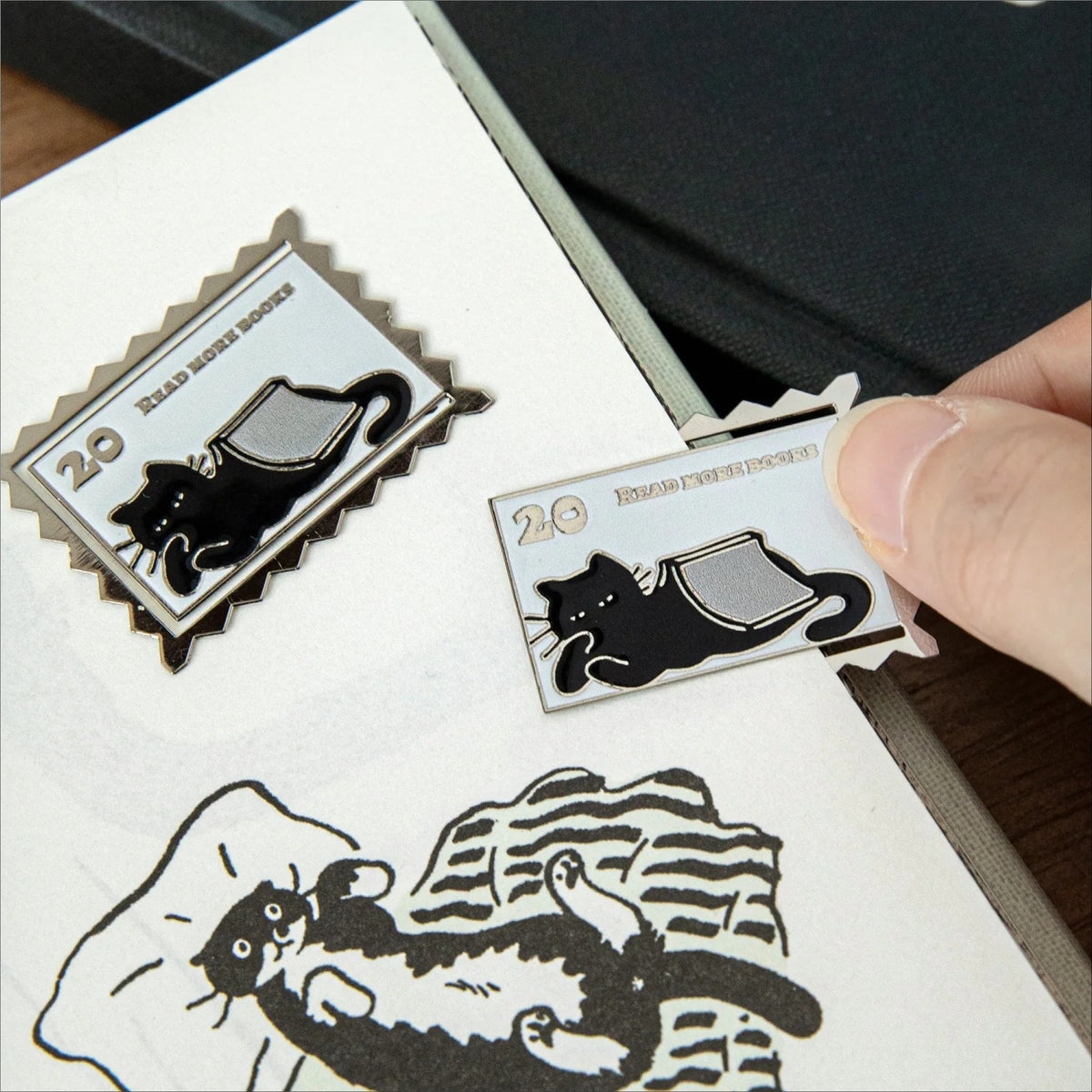 Novellea - Cat-Illustration Stamp-Border Bookmark Clip