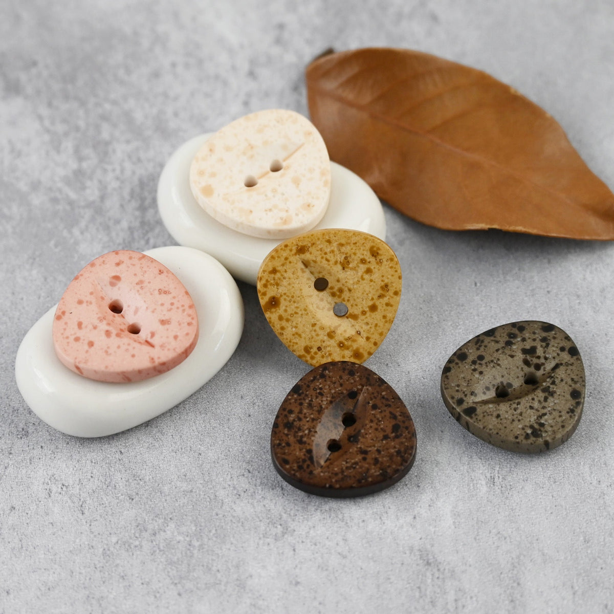 Bunli - DIY 10 Pack Mottled Pebble Two-Hole Button