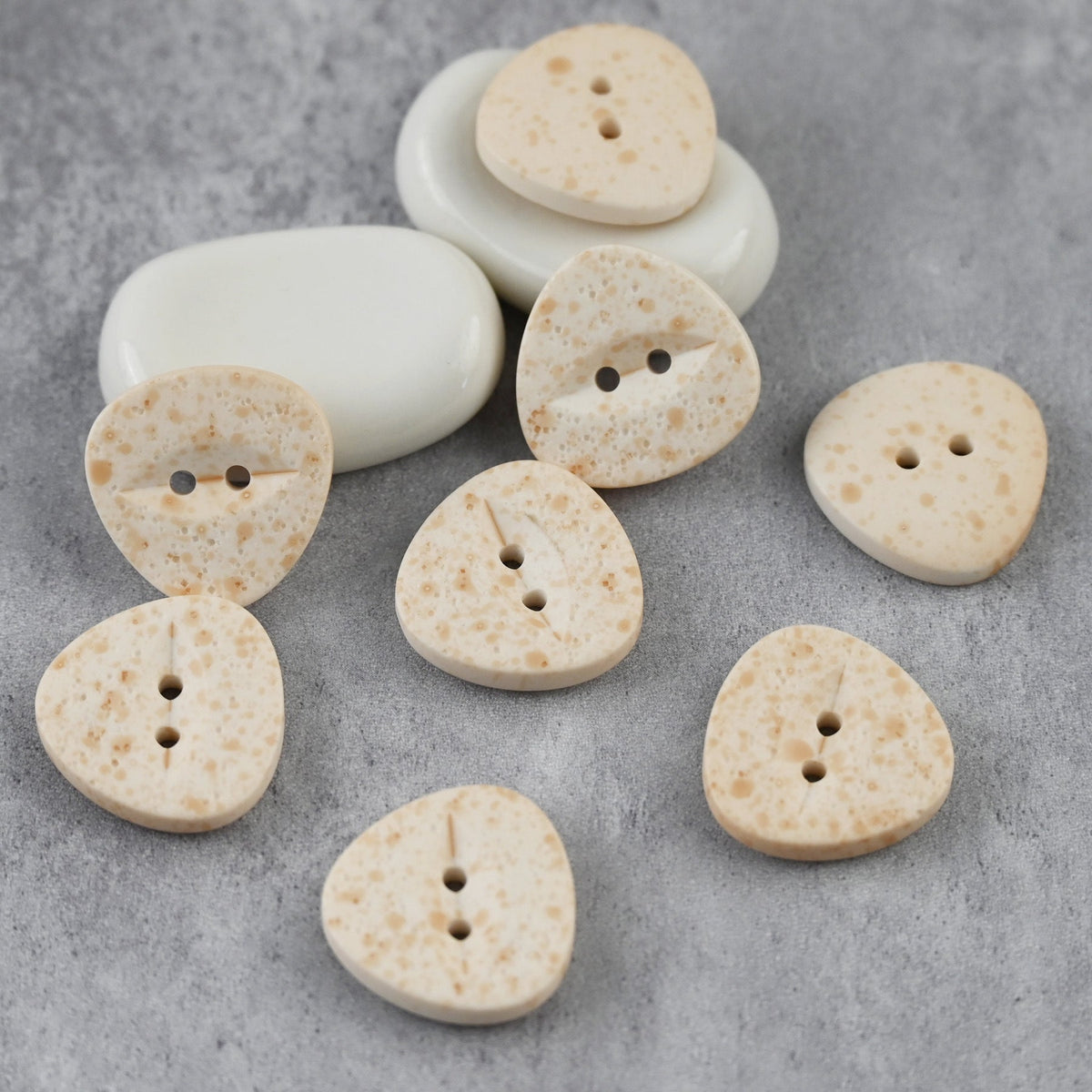 Bunli - DIY 10 Pack Mottled Pebble Two-Hole Button