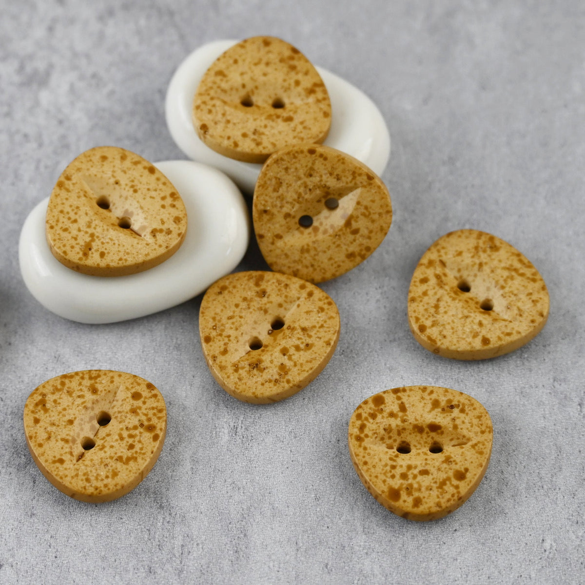 Bunli - DIY 10 Pack Mottled Pebble Two-Hole Button