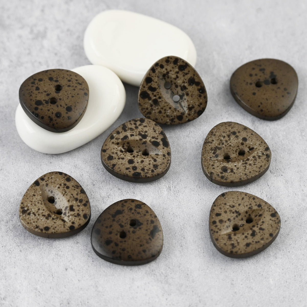 Bunli - DIY 10 Pack Mottled Pebble Two-Hole Button