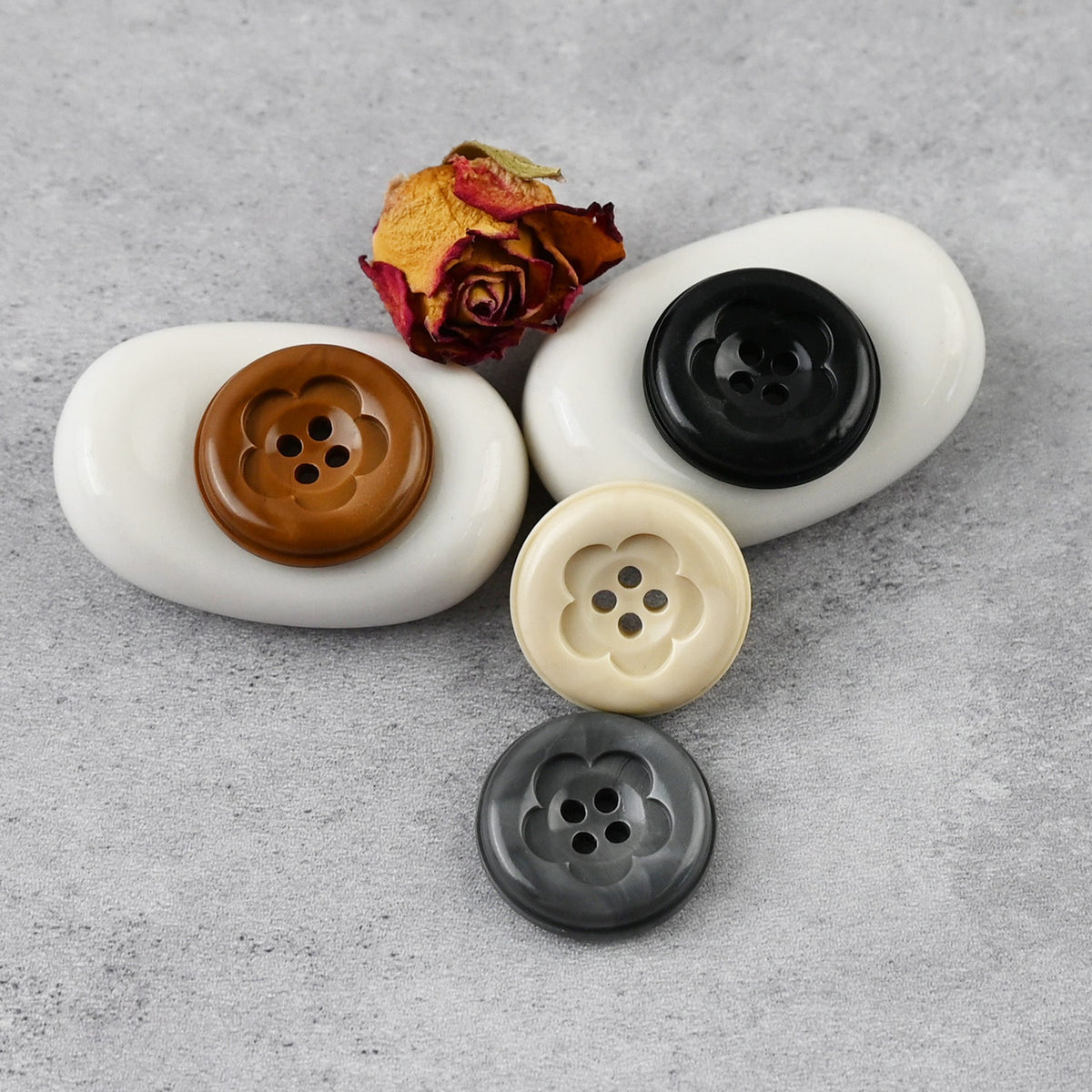 Bunli - DIY 10 Pack Embossed Floral Four-Hole Button