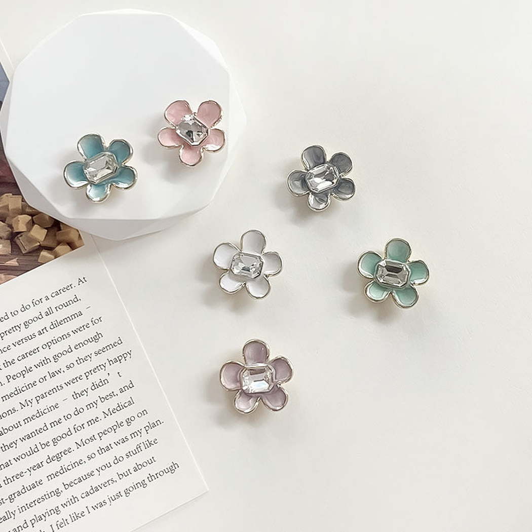 Chivy - Faceted Center Flower Embellishment Accessory