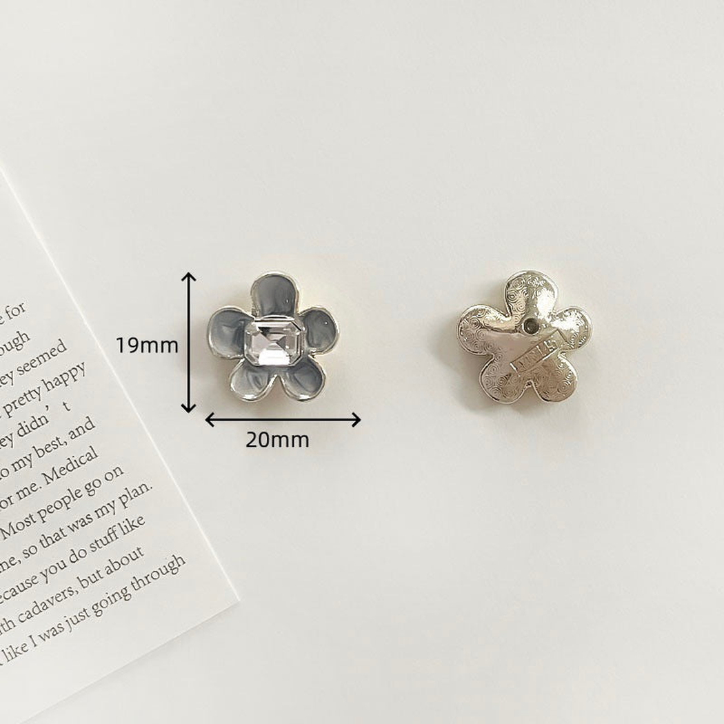 Chivy - Faceted Center Flower Embellishment Accessory