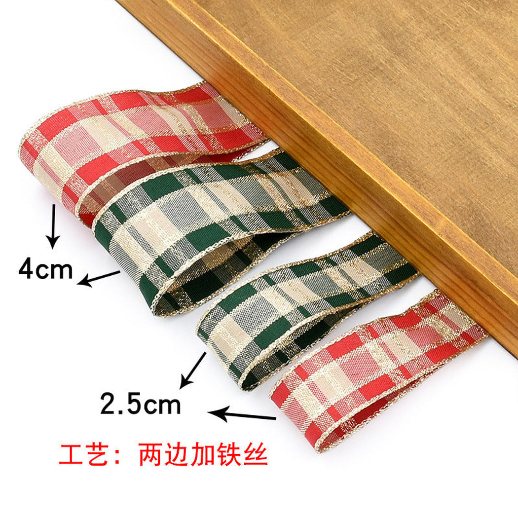 Red and green plaid wired ribbons in 4 cm and 2.5 cm widths