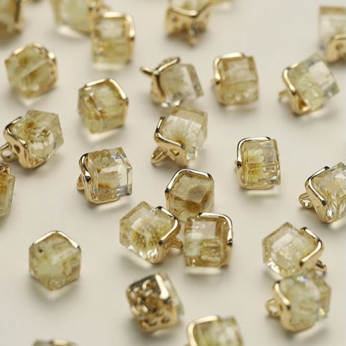 Amber flora clear square shank buttons